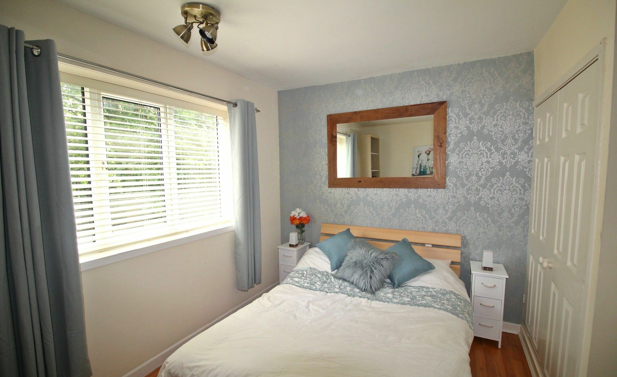 Doncaster - Boswell - Large Balcony Apartment - 2 Double Beds - 2 Bedrooms - Close To Town & Racecourse - Off Street Parking 2 Cars - Fast Wifi Экстерьер фото